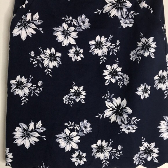 Skies are Blue Scalloped Hem & pockets Navy Floral Skirt size small - Picture 2 of 9